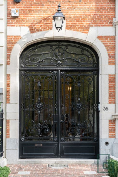 RARE AND ELEGANT 700M² TOWNHOUSE FROM 1920