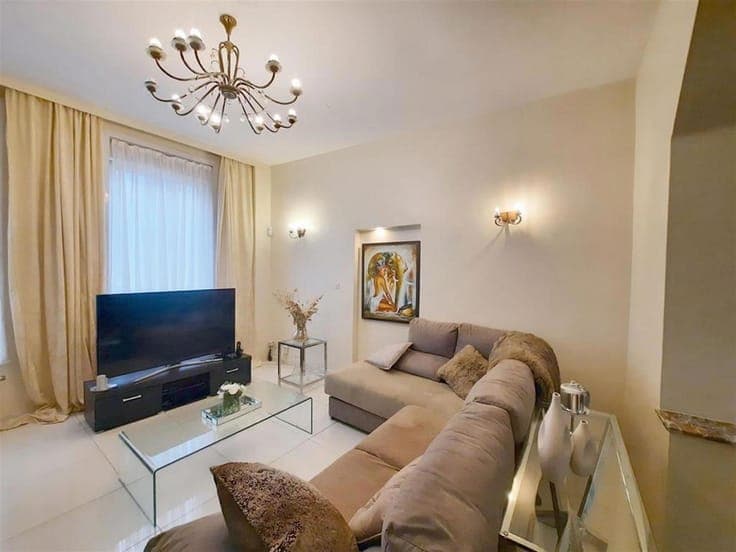 Single-family house of ±230 m² with garden – Just steps from