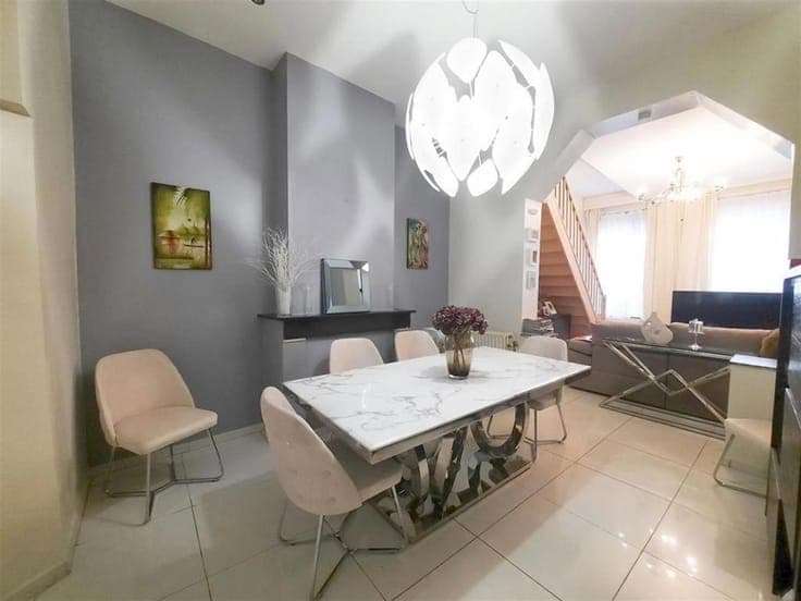 Single-family house of ±230 m² with garden – Just steps from