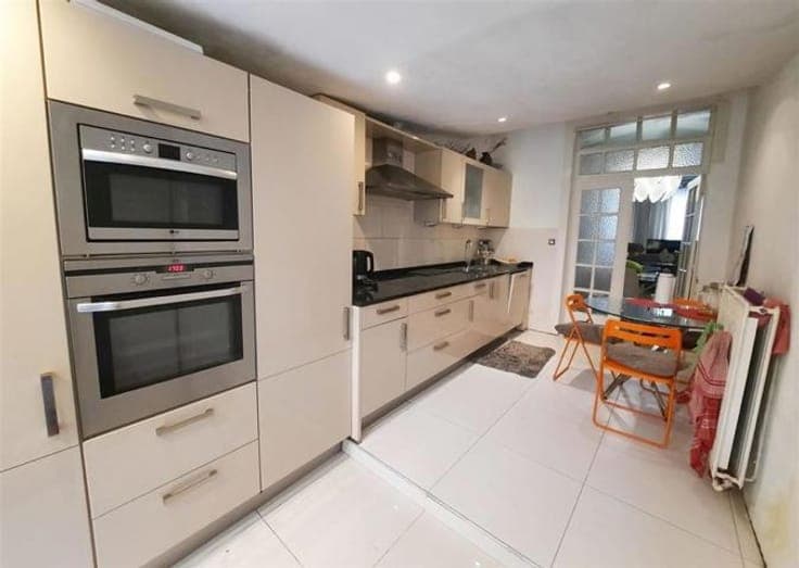 Single-family house of ±230 m² with garden – Just steps from