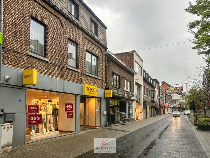 Groot handelspand te koop met mooi rendement op toplocati...