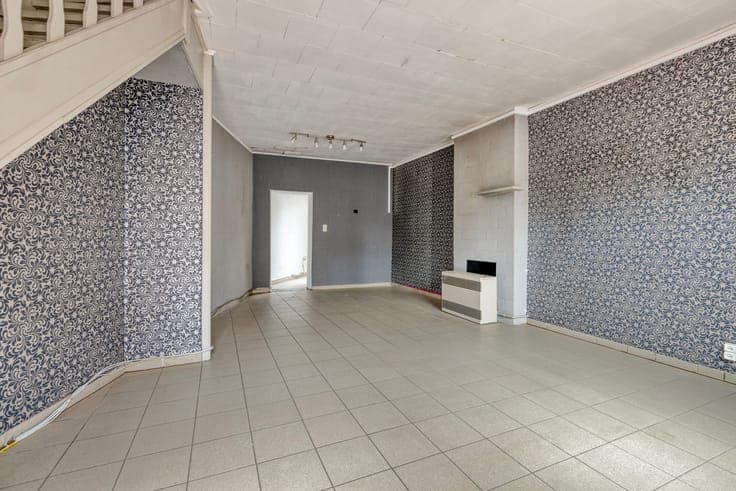 TE RENOVEREN WONING MET VEEL POTENTIEEL IN HET CENTRUM VA...