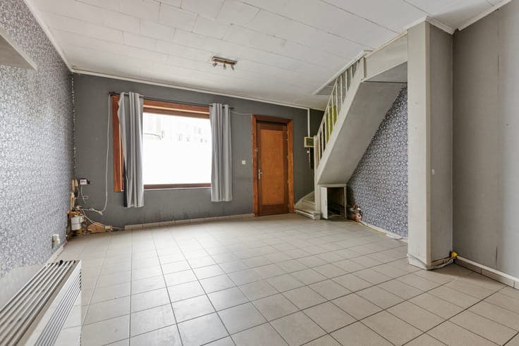 TE RENOVEREN WONING MET VEEL POTENTIEEL IN HET CENTRUM VA...