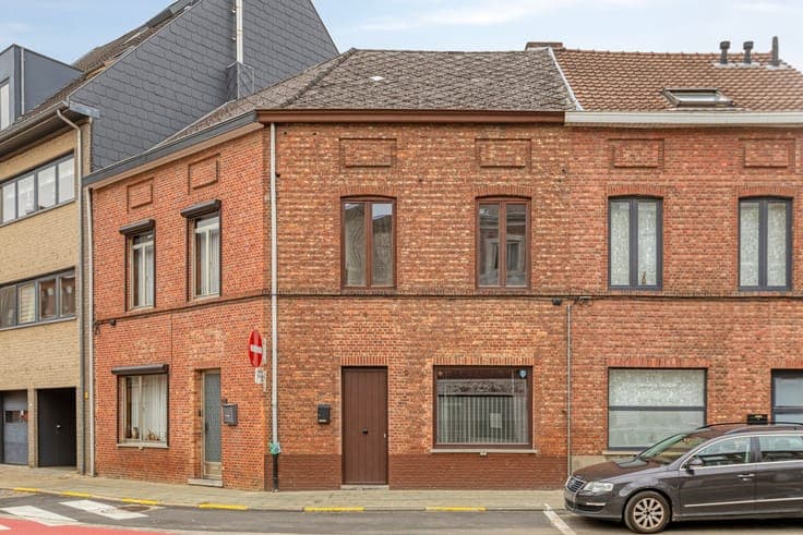 TE RENOVEREN WONING MET VEEL POTENTIEEL IN HET CENTRUM VA...