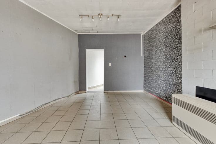 TE RENOVEREN WONING MET VEEL POTENTIEEL IN HET CENTRUM VA...