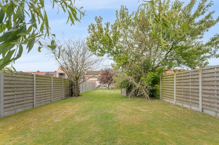 For sale: house with large garden in Westende