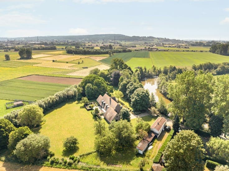 Exclusive villa along a scenic Scheldt branch