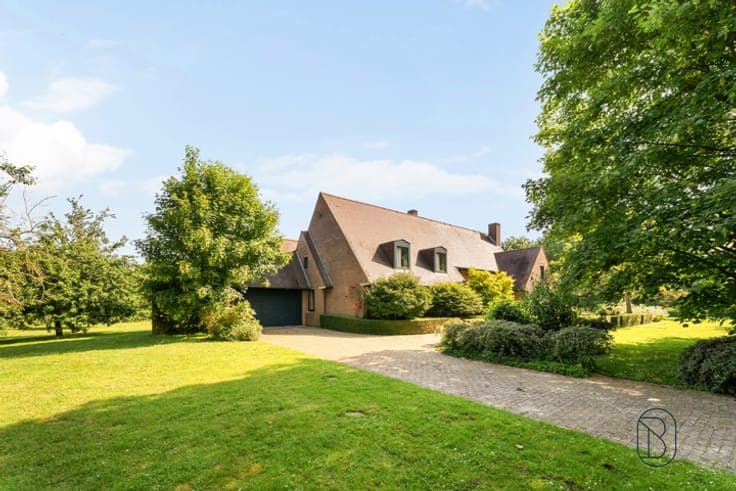 Exclusive villa along a scenic Scheldt branch