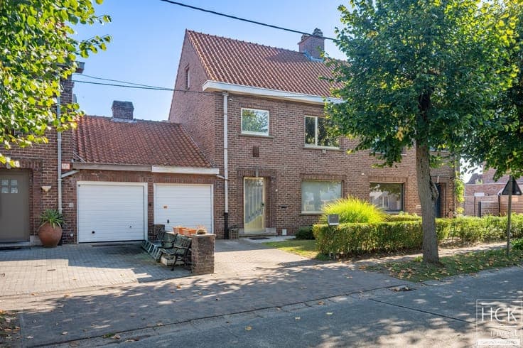 ZULTE - Charmante te renoveren woning met 3 SLPK, garage ...