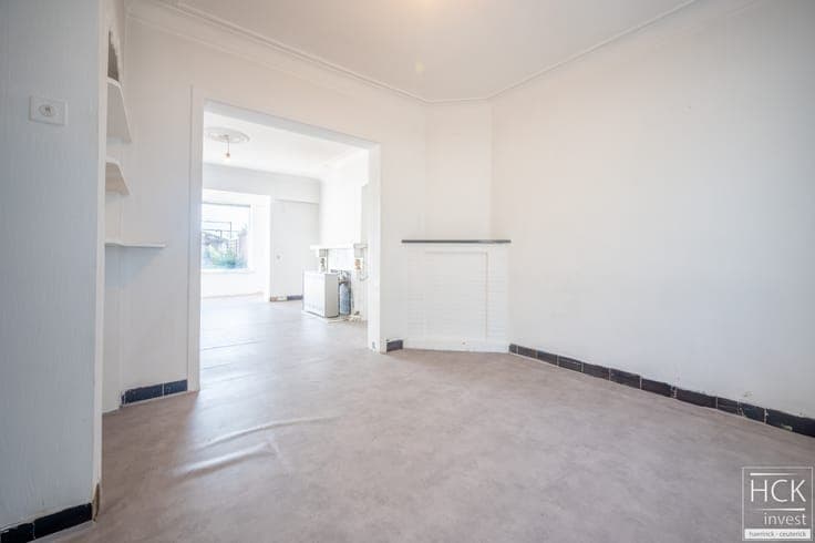 ZULTE - Charmante te renoveren woning met 3 SLPK, garage ...