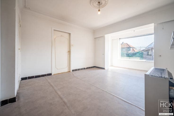 ZULTE - Charmante te renoveren woning met 3 SLPK, garage ...