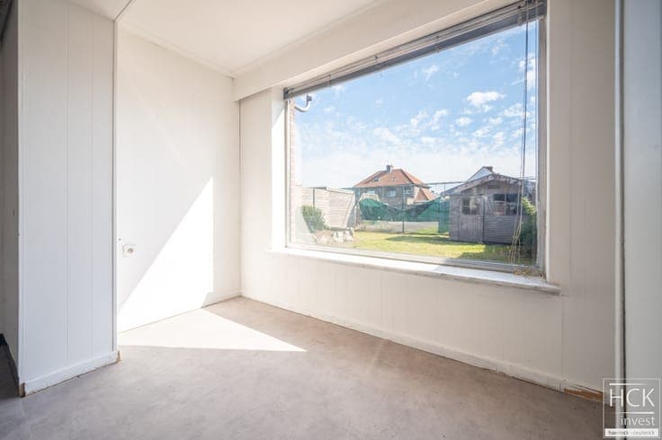 ZULTE - Charmante te renoveren woning met 3 SLPK, garage ...