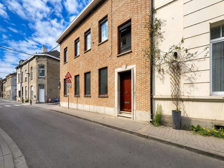 DOUBLE RESIDENTIAL PROPERTY – GARAGE – LIFT – RARE FIND!
