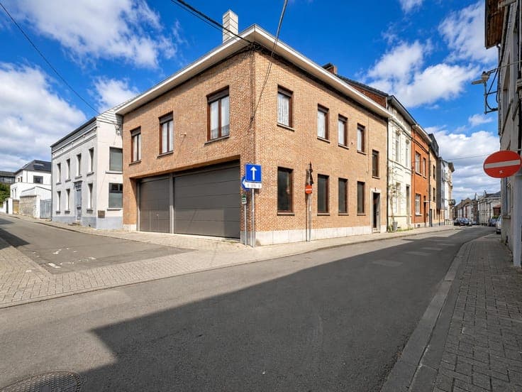 DOUBLE RESIDENTIAL PROPERTY – GARAGE – LIFT – RARE FIND!