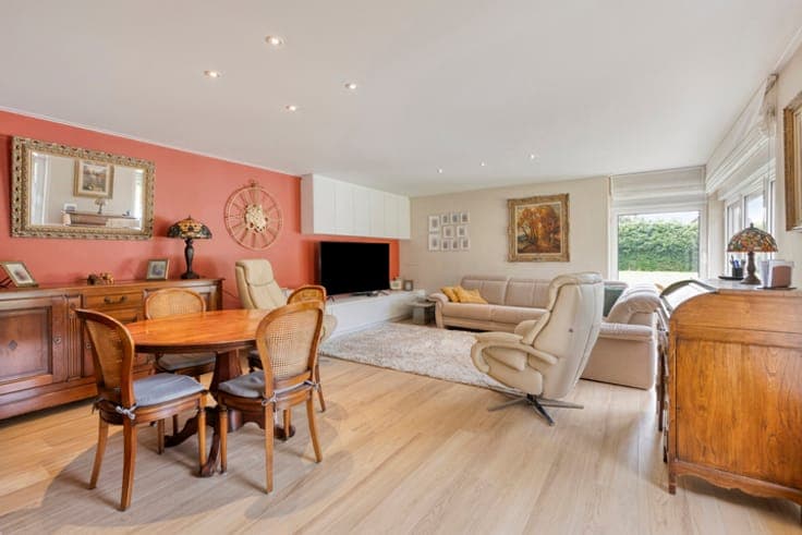 Move-in ready villa with 6 bedrooms located in Maleizen
