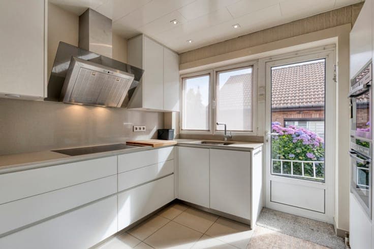 Move-in ready villa with 6 bedrooms located in Maleizen