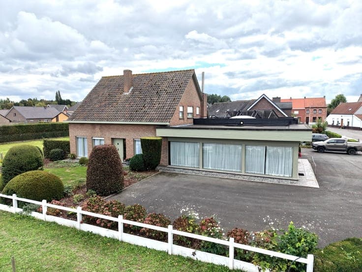 Ruime woning met 5 slaapkamers, winkelruimte én magazijn!