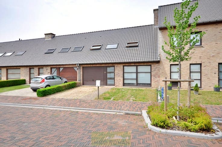 Instapklare woning met garage te Kluisbergen!