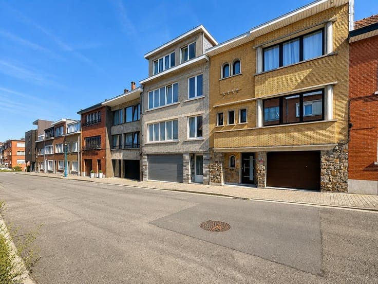 3-UNIT INVESTMENT PROPERTY – GARDEN – GARAGE
