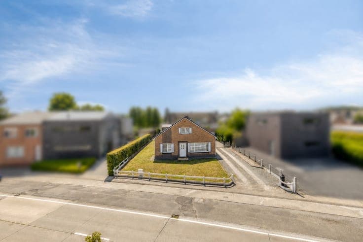 Maldegem: alleenstaande woning met ruime tuin
