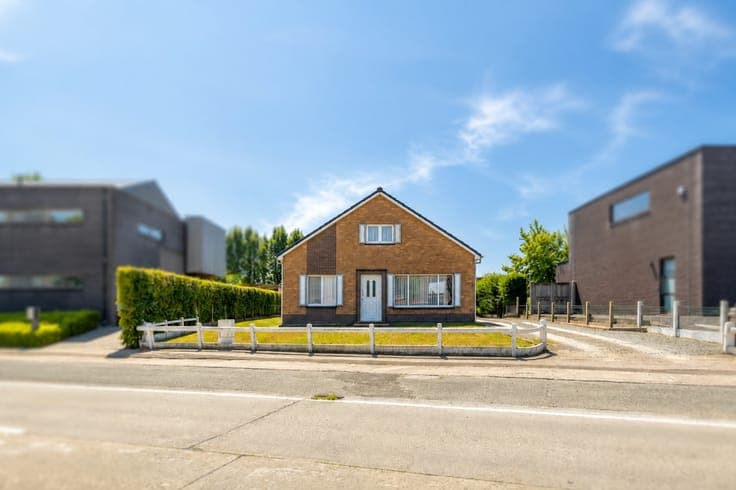 Maldegem: alleenstaande woning met ruime tuin