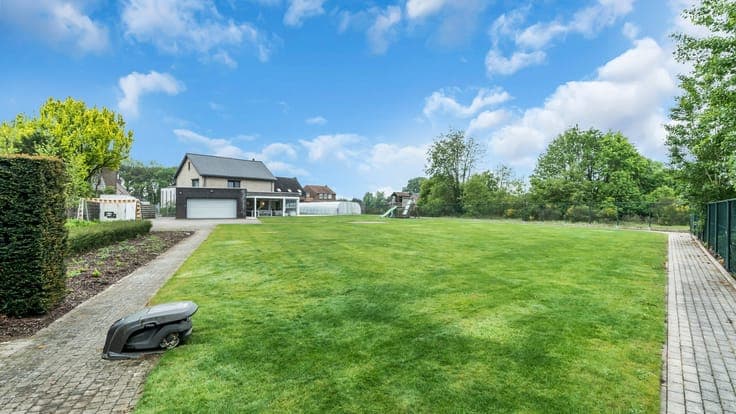 Energiezuinige villa met 4 slaapkamers op een perceel van...