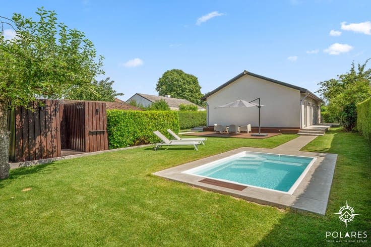 Fully renovated modern bungalow with swimming pool - 100% re