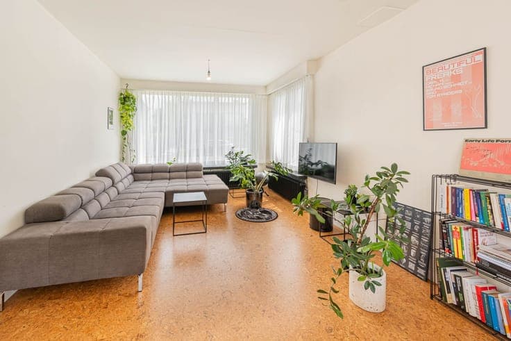 Trendy family home with a spacious, lush garden!
