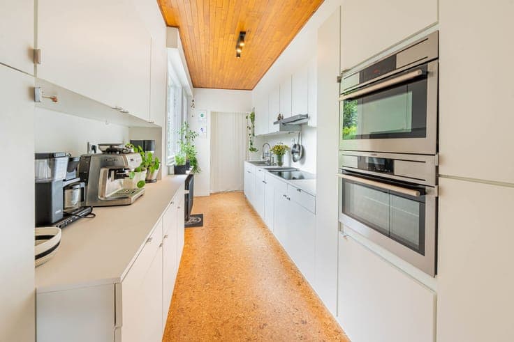 Trendy family home with a spacious, lush garden!