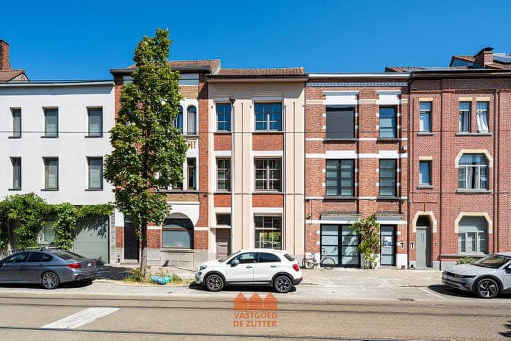 Karaktervolle Art-Decowoning met stadstuin in het gegeerd...