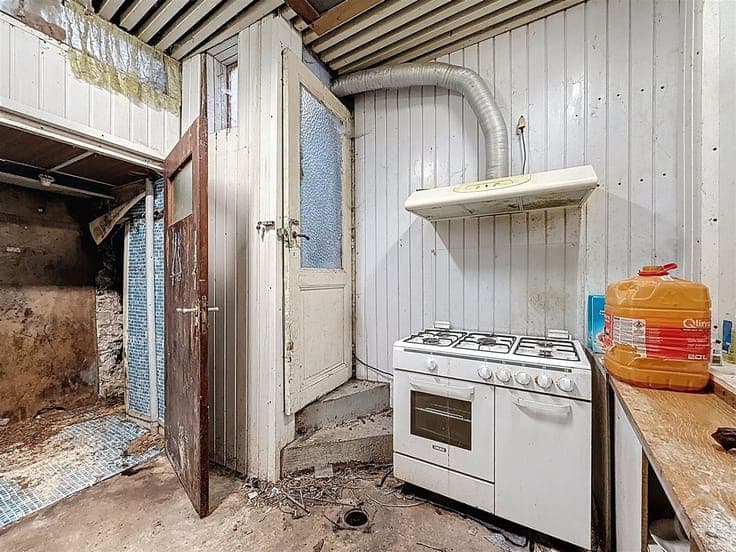 Maison 2 chambres à rénover - petit budget avec potentiel à