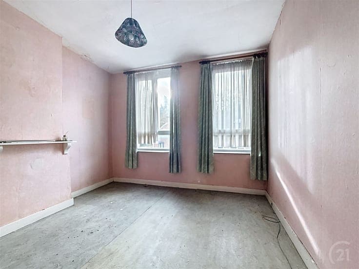 Maison 2 chambres à rénover - petit budget avec potentiel à