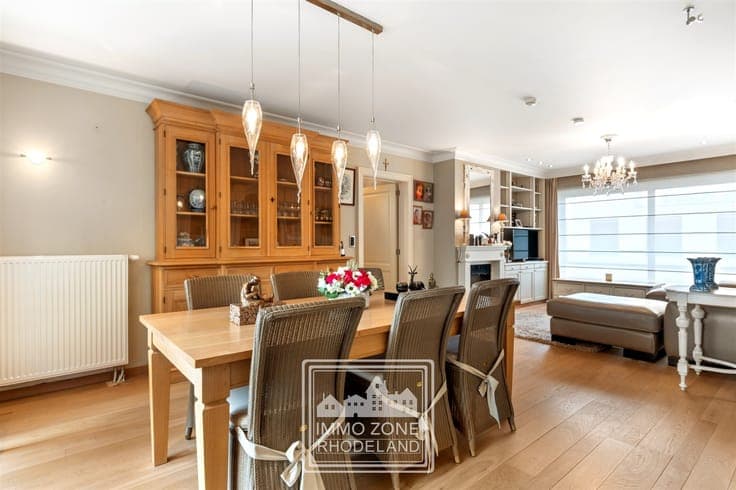 Beautiful single-story apartment with 2 bedrooms and a small