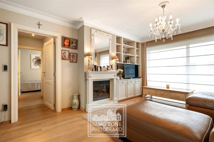 Beautiful single-story apartment with 2 bedrooms and a small