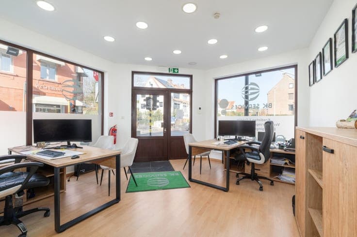 Investment property with 3 app, 1 office & 6 garages