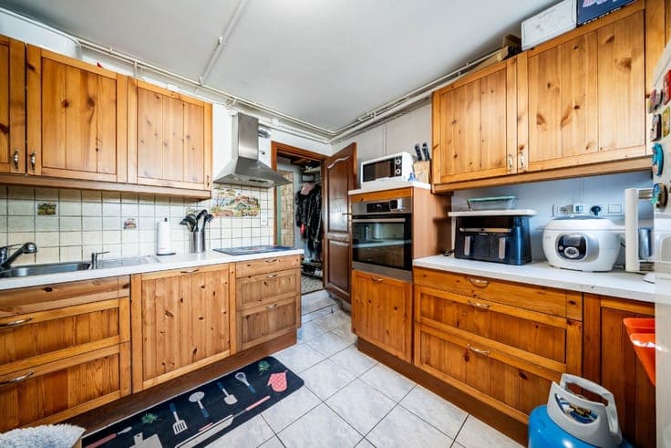 2-bedroom village house with potential in Vance