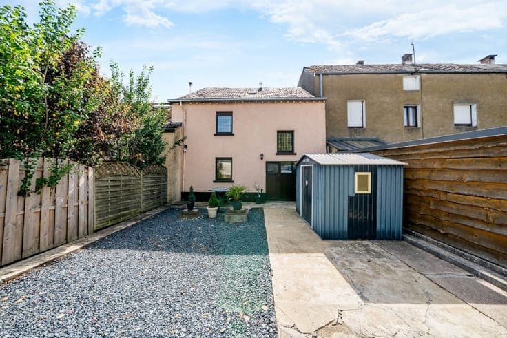 2-bedroom village house with potential in Vance