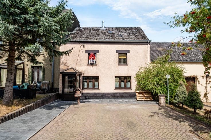 2-bedroom village house with potential in Vance