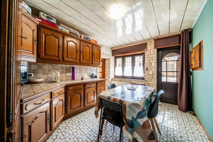 2-bedroom village house with potential in Vance