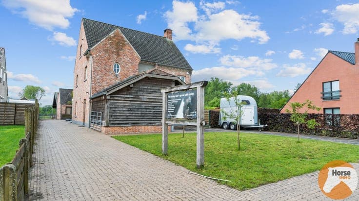 MOL - Landelijke woning met paardenststallen op ca. 1,3 Ha