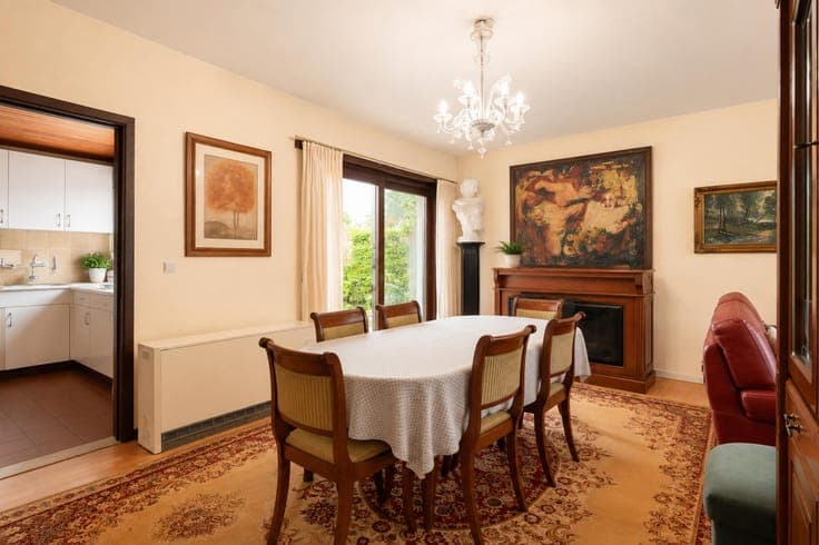 Villa with a large garden and garage