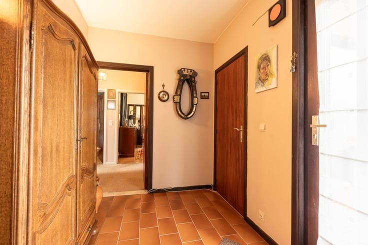 Villa with a large garden and garage