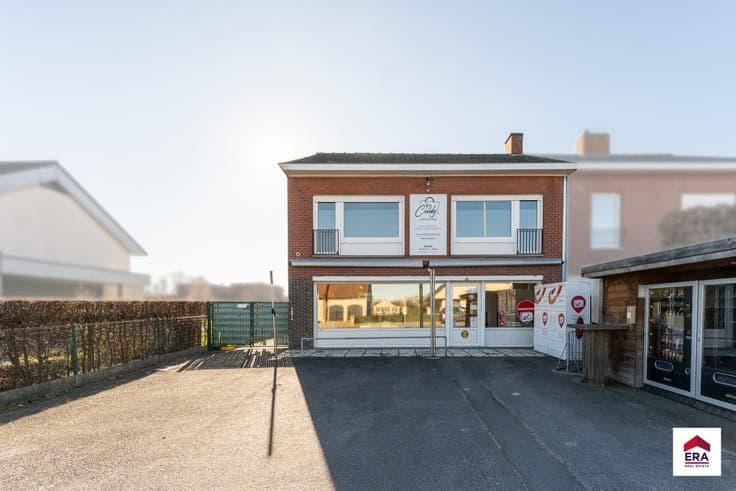 Commercial property with home in Tielt