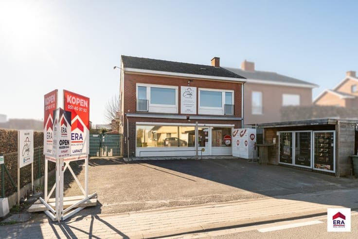 Commercial property with home in Tielt