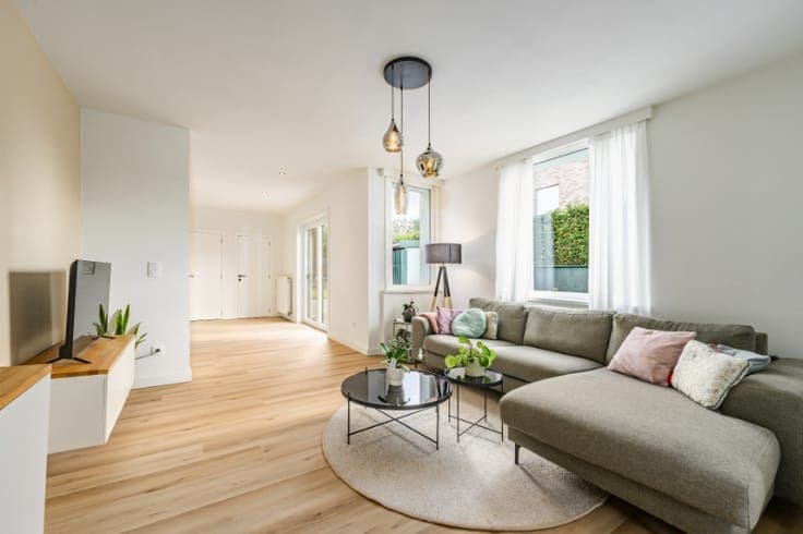 Knap gerenoveerde instapklare HOB op 445m² aan de stadsrand