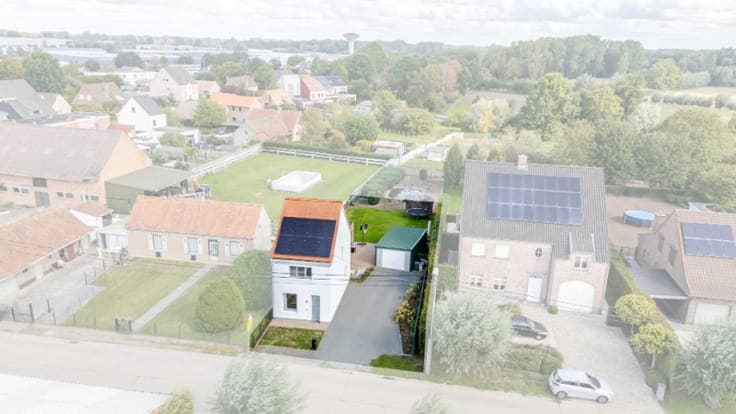 Knap gerenoveerde instapklare HOB op 445m² aan de stadsrand