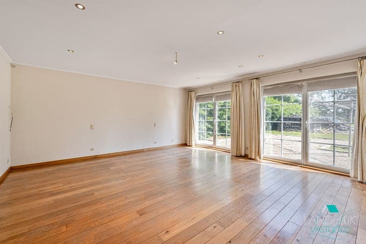 Renovated country manor in a peaceful rural setting in Merch
