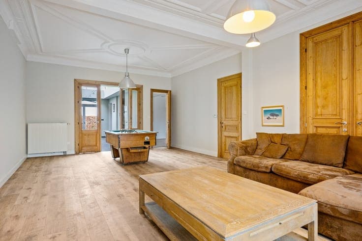 Zonevreemde woning met magazijn te Putte