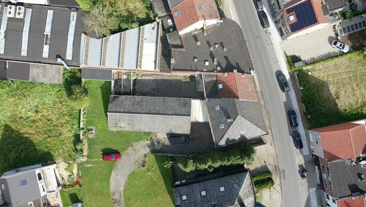 UNIQUE SEMI-DETACHED HOME WITH A 160 M² WAREHOUSE IN THE HEA