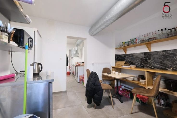 BEYNE-HEUSAY – Mixed-use building with shop and apartment